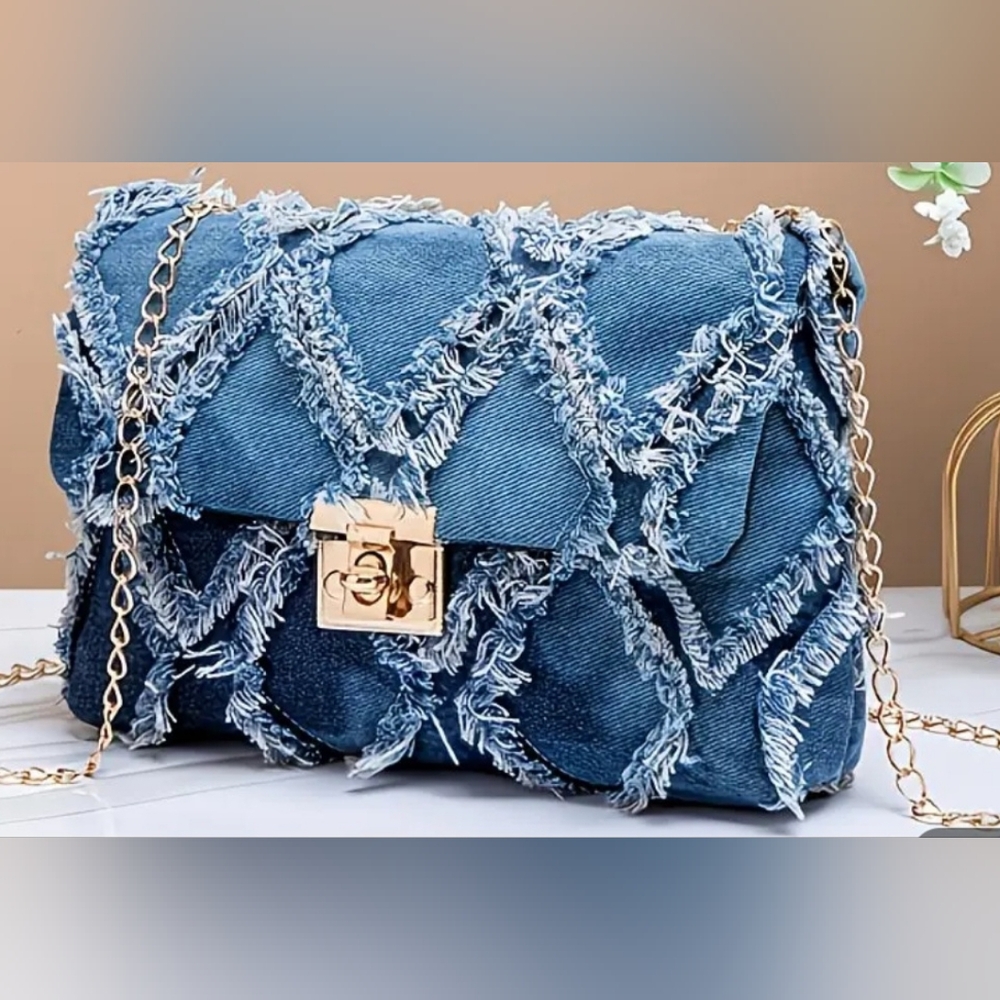 Last One Left-White Denim Shoulder Bag with Gold Chain NWOT - Picture 2 of 5